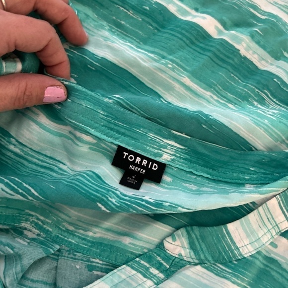 Torrid size 2 Harper - Aqua Streak Challis Blouse - Picture 4 of 9